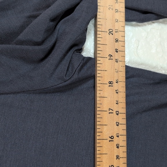 327-Nwot Natori Charcoal Lace Accent Long Sleeve Top - Picture 3 of 4